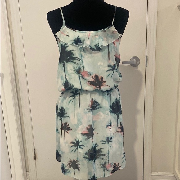 Suzy Shier Dresses & Skirts - SUZY SHIER Tropical Print Sleeveless Dress with elastic waist Size Small